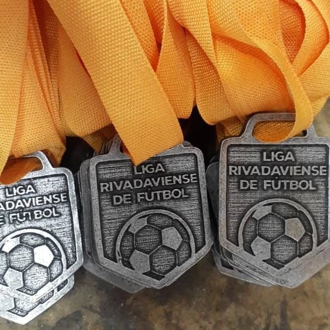 Medallas grabadas con láser para carreras solidarias

