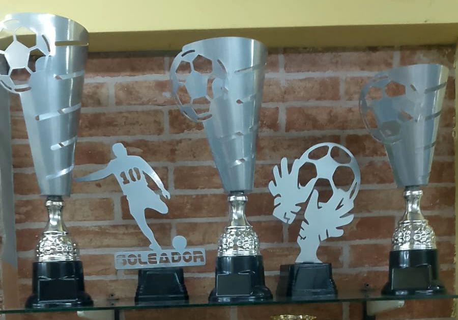 
Trofeos laser personalizadas para torneos de fútbol

