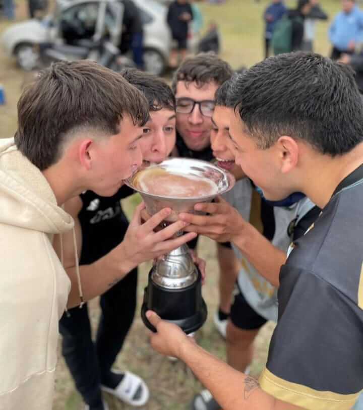 Entrega de copas deportivas en campeonato regional son tu recuerdo especuiaial


